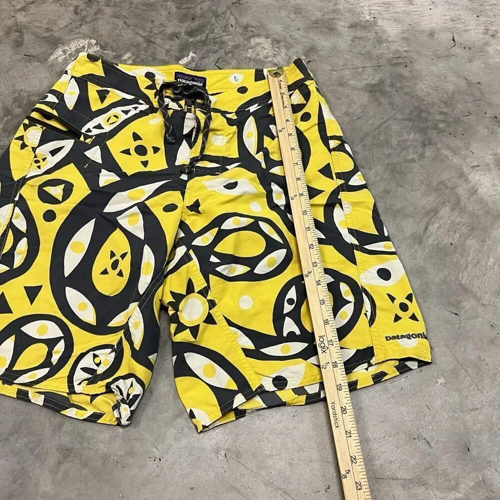 Patagonia Men’s Board Shorts Yellow and Grey Geometric Pattern Size 30 Swimsuit - Picture 2 of 8